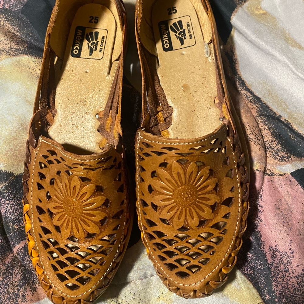 Brand new beautiful Mexican sandals !